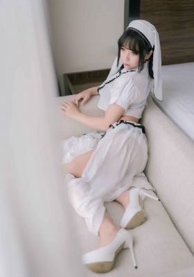 你比星光美丽剧照_BD英语高清视频播放